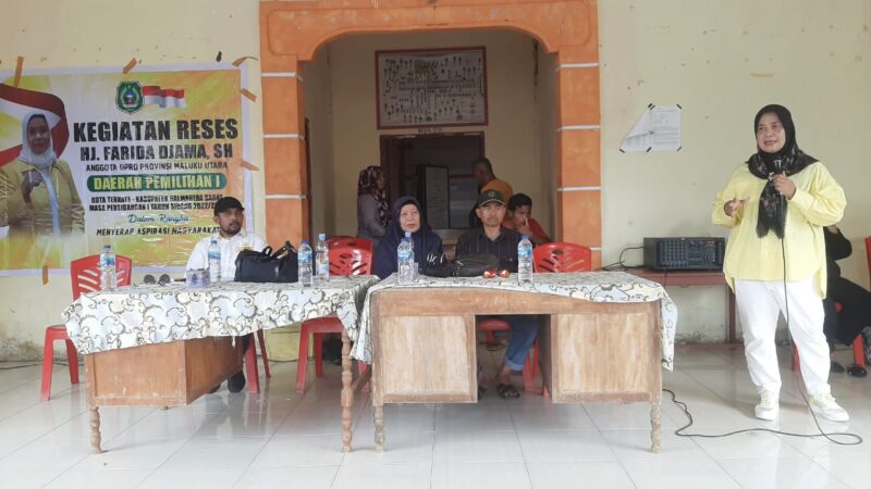 Farida Djama saat melakukan reses di Desa Buo Kecamatan Loloda (dok/Elang)