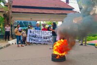 Tampak Kom-Malut Saat menggelar aksi didepan kantor Kemendes-PDTT, (Istimewa).  