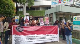 Semaindo saat menggelar aksi di depan Kemenkes RI, (Istimewa). 