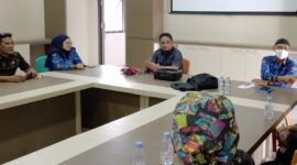 Nampak Direktur RSUD dan Anggota DPRD Halbar Ketika Berdiskusi terkait Kelangkaan Obat, (Dok.Elang). 