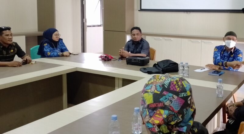 Nampak Direktur RSUD dan Anggota DPRD Halbar Ketika Berdiskusi terkait Kelangkaan Obat, (Dok.Elang). 