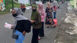 Tampak pembagian Takjil, (Istimewa). 