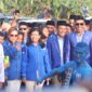 Rombongan DPC Demokrat saat di tiba di depan kantor KPUD Halbar, Foto. ( Elang ). 