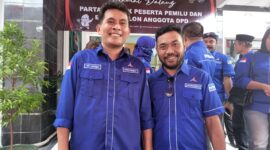 Tampak Yanfrangky Luang, Kanan, usai mengikuti penyerahan dokumen di KPUD Provinsi, Foto, (Istimewa). 