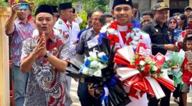 Wakil bupati dan Purna Paskibraka Nasional Deril Tonga, || Foto: Istimewa.