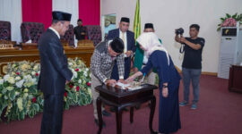 Tampak penandatanganan nota kesepakatan KUA-PPAS, (APBD) perubahan Tahun 2023, || Foto: Istimewa. 