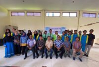 Tampak Pemda, DPRD Halmahera Barat Bersama Siswa SMK usai melakukan pertemuan di gedung Sentra Kelapa Terpadu, || Foto: Elang 