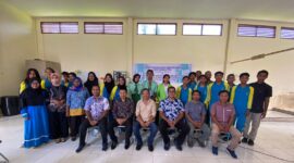 Tampak Pemda, DPRD Halmahera Barat Bersama Siswa SMK usai melakukan pertemuan di gedung Sentra Kelapa Terpadu, || Foto: Elang 