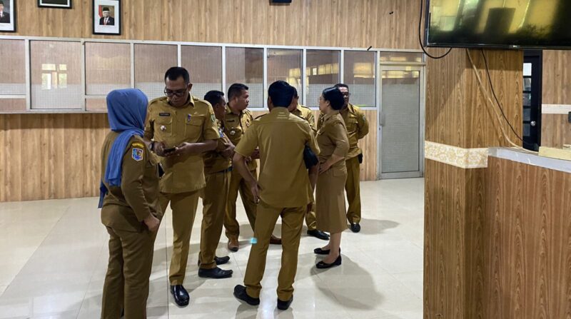 Terlihat para Camat di Ruangan BPKD saat bertemu dengan PLT Kaban Keuangan, || Foto: Elang. 