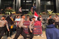 Semaindo saat menggelar aksi di depan Gedung KPK RI, || Foto: Istimewa.