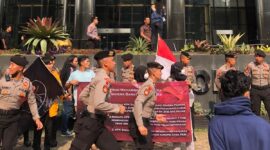 Semaindo saat menggelar aksi di depan Gedung KPK RI, || Foto: Istimewa.