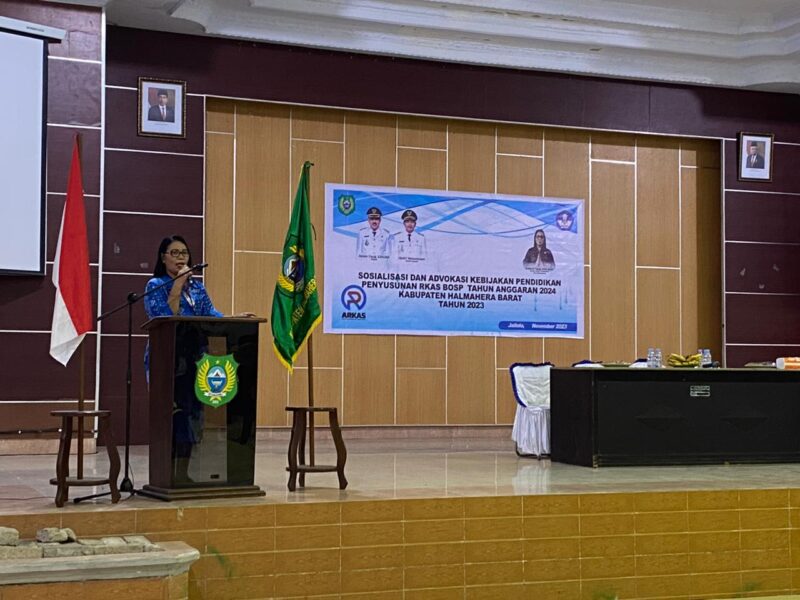 Rosberi Uang saat memberikan sambutan, || Foto: Elang