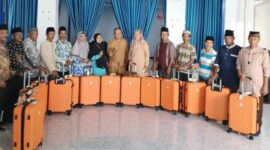 Kabag Kesrah bersama Jamaah Umroh, || Foto: Istimewa. 