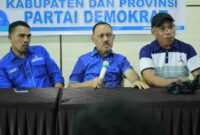 Bupati James Uang (tengah), || Foto: Haryadi.