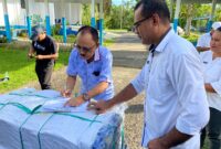 Bupati James Uang yang didampingi Kadis DLH-Perkim, || Foto: Elang.