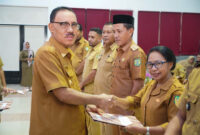 Bupati James Uang, Serahkan LHP Dana Desa, || Foto: Humas