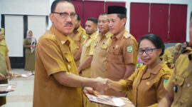 Bupati James Uang, Serahkan LHP Dana Desa, || Foto: Humas