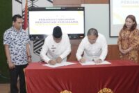 Wali Kota Tidore Kepulauan Ali Ibrahim dan Dekan Fakultas Ilmu Administrasi  (FIA) Universitas Indonesia  Prof  Candra Wijaya, di Lantai III Gedung FIA UI, Selasa (30/1/2024). || Foto: Istimewa