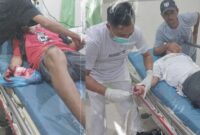 Dua korban saat ditangani medis, || Foto: Istimewa.
