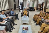 Bupati serta OPD rapat bersama dengan Tim pemeriksa BPK RI wilayah Maluku Utara, || Foto: Istimewa. 