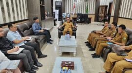 Bupati serta OPD rapat bersama dengan Tim pemeriksa BPK RI wilayah Maluku Utara, || Foto: Istimewa. 