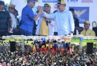 Tiga kepala daerah, dihadapan ribuan pendukung Prabowo-Ghibran  || Foto: Elang