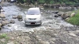 Tampak Kali Butu, saat dilewati Mobil, || Foto: tangkapan layar video. 