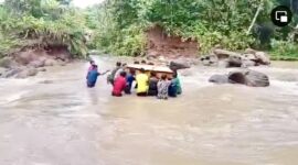 Tampak Kali Butuh, saat masyarakat tengah mengangkat peti Mayat, || Foto: Tangkapan layar video