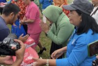 Suasana berbagi Takjil,|| Foto: Elang