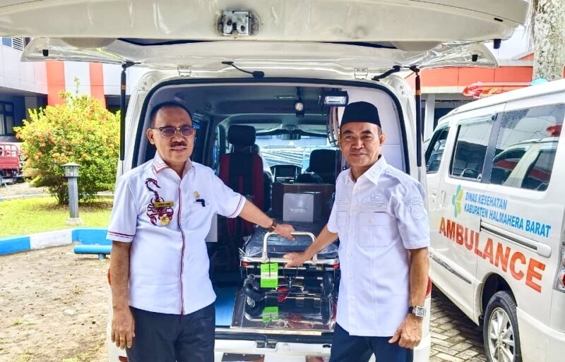 Bupati James Uang dan Wakil Bupati Djufri Muhammad saat melihat langsung Mobil Ambulance, || Foto: Istimewa