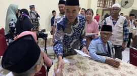 Wakil Bupati Halbar, Djufri Muhammad saat mengunjungi CJH, || Foto: Elang
