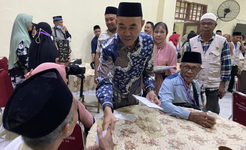 Wakil Bupati Halbar, Djufri Muhammad saat mengunjungi CJH, || Foto: Elang