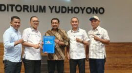 DPP Demokrat Serahkan Surat Tugas ke Calon Bupati dan Wakil Bupati, Pilkada Halbar 2024, || Foto: Istimewa