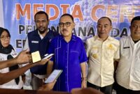 Bupati James Uang saat diwawancarai awak media, || Foto: Elang