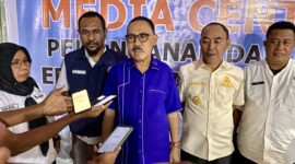 Bupati James Uang saat diwawancarai awak media, || Foto: Elang