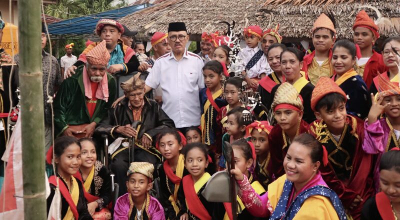 Calon Bupati Petahana, saat berada di lokasi Makan Adat, || Foto: Elang