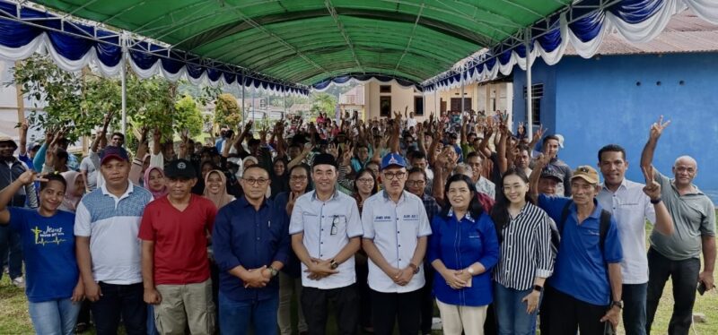 Calon Petahana bersama tim relawan, Sahu dan Sahu Timur, || Foto: Elang. 