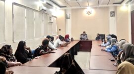 Nampak puluhan Honorer saat mendatangi kantor Bupati. 